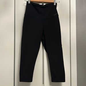Nike cropped performance leggings. Size Medium